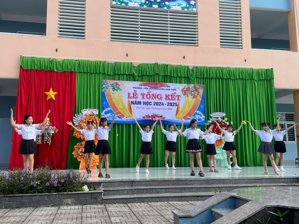 Bay lên nhé những nụ cười